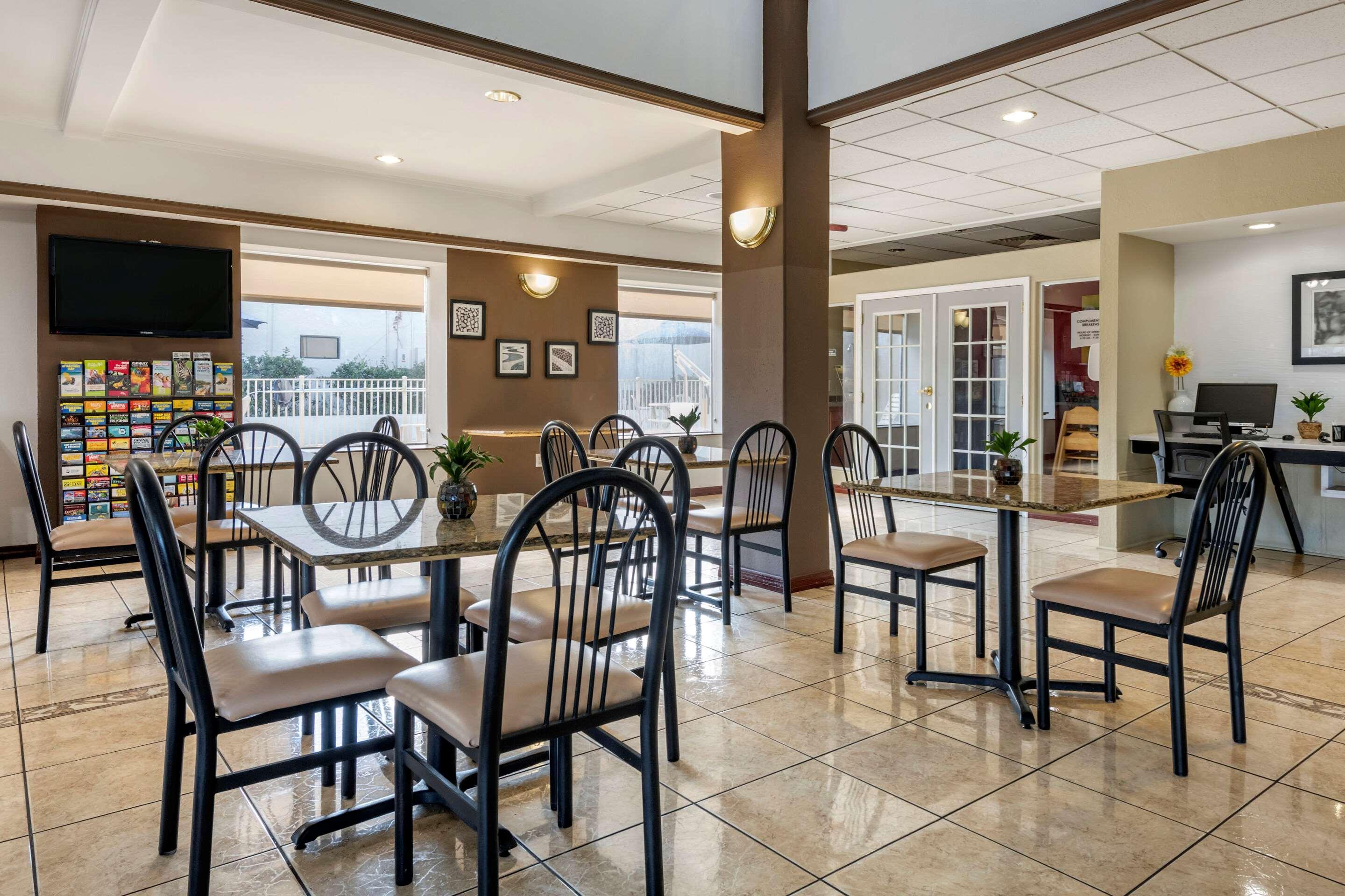 Quality Inn Zephyrhills-Dade City Ngoại thất bức ảnh